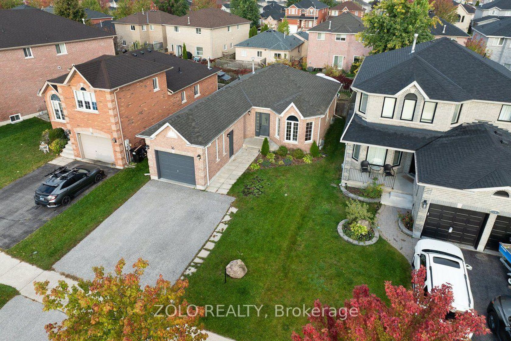 16 Esther Drive, Painswick South, Barrie photo number 2