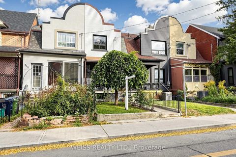 Photo 0 at 758 Richmond Street W, Niagara, Toronto