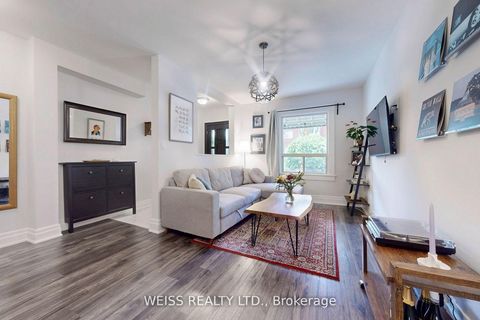 Photo 3 at 758 Richmond Street W, Niagara, Toronto
