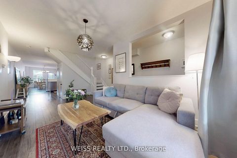 Photo 4 at 758 Richmond Street W, Niagara, Toronto