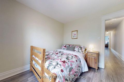 Photo 21 at 758 Richmond Street W, Niagara, Toronto