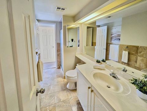Photo 11 at 1512 - 99 Harbour Square, Waterfront Communities C1, Toronto