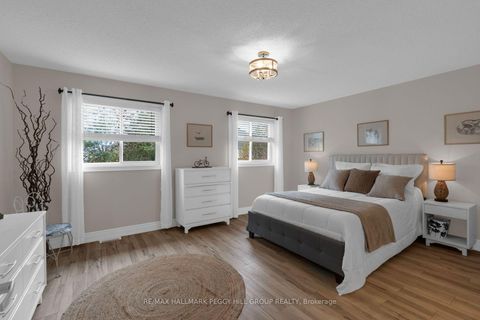 Photo 11 at 53 Tudor Crescent, Shore, Barrie