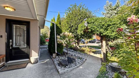Photo 3 at 17 Kecala Road, Dorset Park, Toronto
