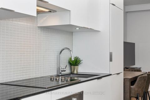Photo 9 at 207 - 5 St Joseph Street, Bay Street Corridor, Toronto