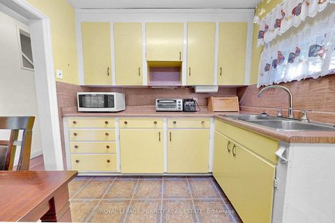 Photo 8 at 9 Putney Road, Alderwood, Toronto