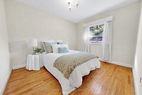 Photo 11 at 9 Putney Road, Alderwood, Toronto