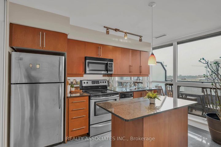 Photo 16 at 238 - 2885 Bayview Avenue, Bayview Village, Toronto