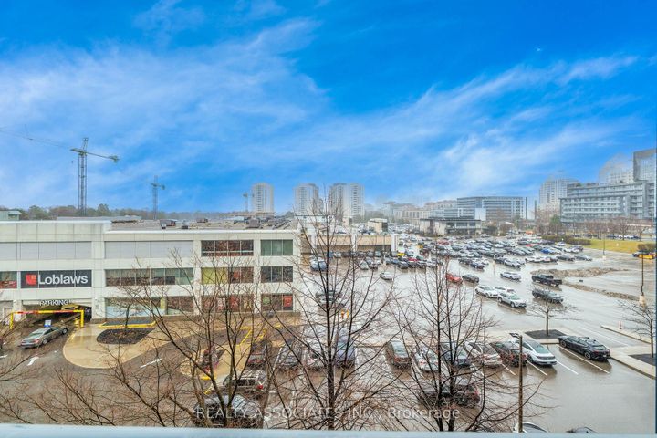 Photo 24 at 238 - 2885 Bayview Avenue, Bayview Village, Toronto