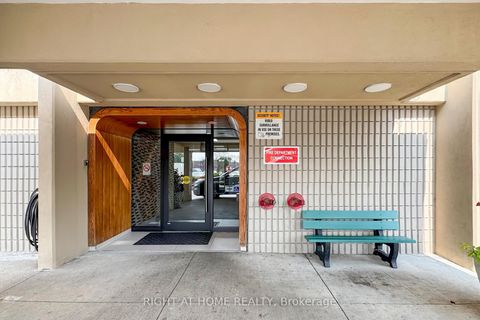 Photo 3 at 702 - 1338 York Mills Road, Donalda, Toronto