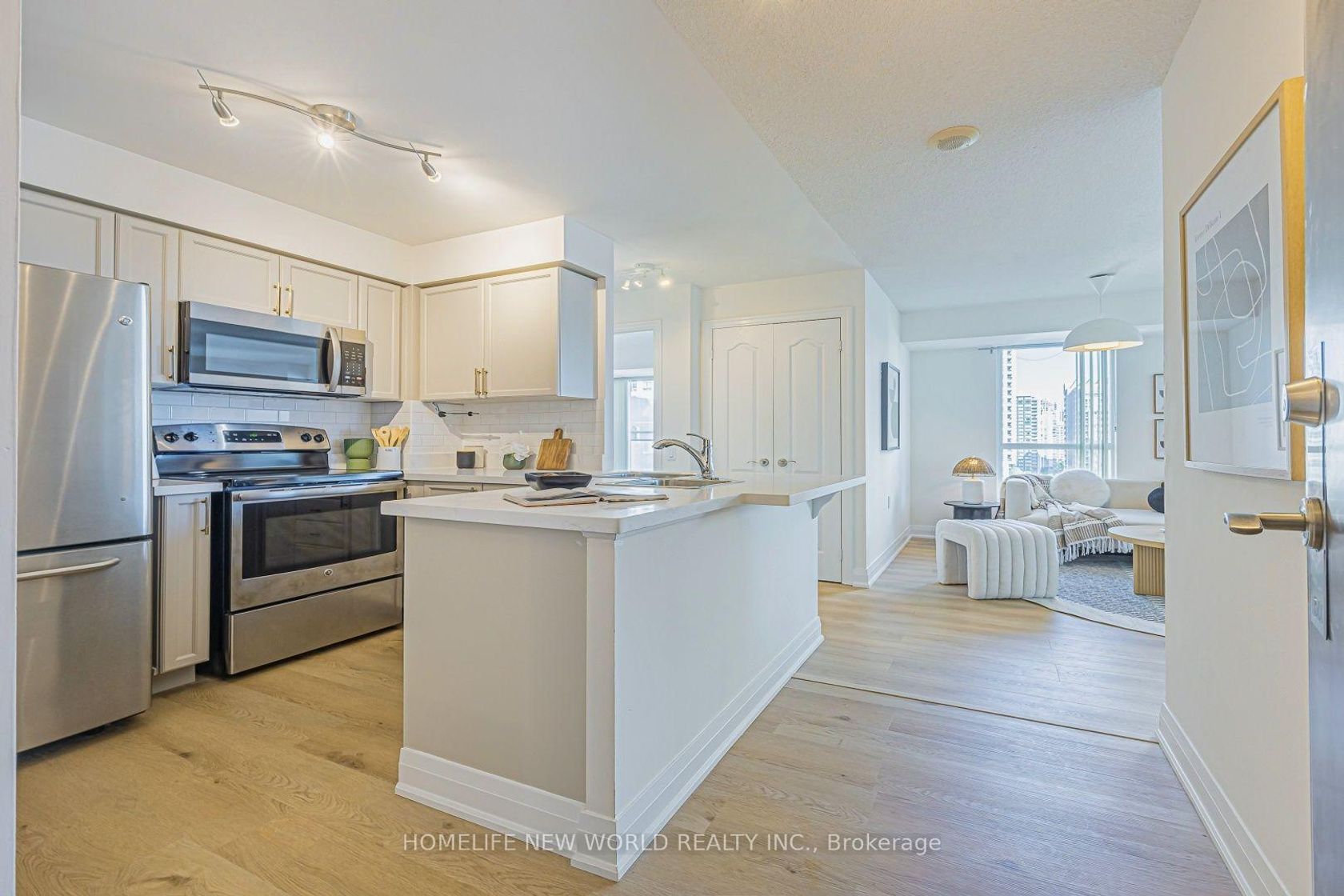1501 - 21 Hillcrest Avenue, Willowdale East, Toronto 