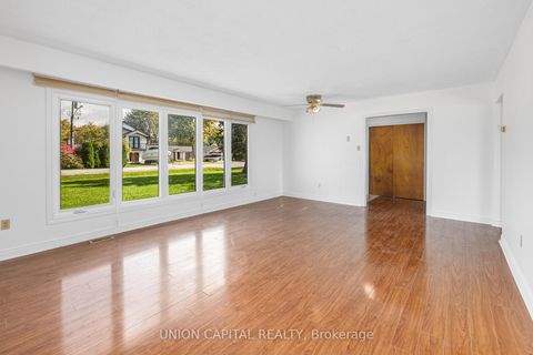 Photo 7 at 64 Canal Street, Keswick South, Georgina
