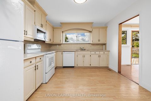 Photo 8 at 64 Canal Street, Keswick South, Georgina