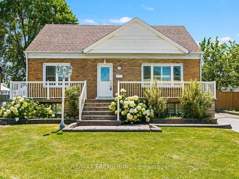 Photo 1 at 7 Mayall Avenue, CFB, Toronto