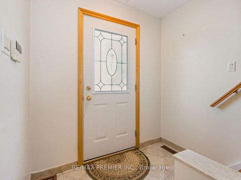 Photo 4 at 7 Mayall Avenue, CFB, Toronto