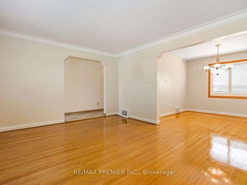 Photo 5 at 7 Mayall Avenue, CFB, Toronto