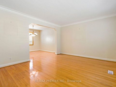 Photo 7 at 7 Mayall Avenue, CFB, Toronto
