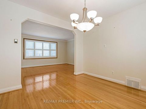 Photo 8 at 7 Mayall Avenue, CFB, Toronto