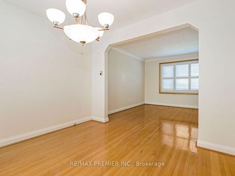 Photo 9 at 7 Mayall Avenue, CFB, Toronto