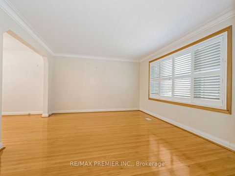 Photo 10 at 7 Mayall Avenue, CFB, Toronto
