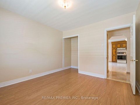 Photo 12 at 7 Mayall Avenue, CFB, Toronto