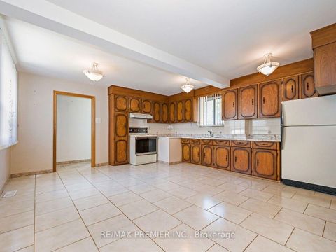 Photo 13 at 7 Mayall Avenue, CFB, Toronto