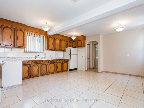 Photo 14 at 7 Mayall Avenue, CFB, Toronto