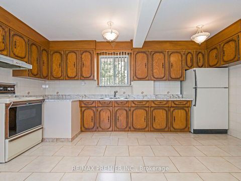 Photo 15 at 7 Mayall Avenue, CFB, Toronto