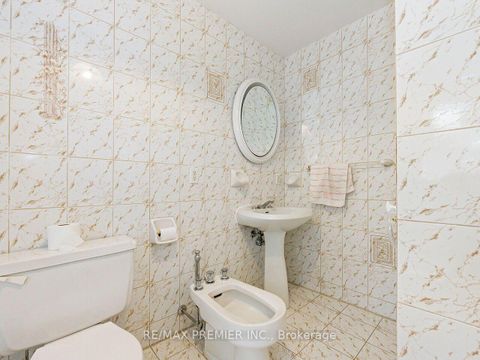 Photo 16 at 7 Mayall Avenue, CFB, Toronto