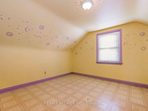 Photo 19 at 7 Mayall Avenue, CFB, Toronto