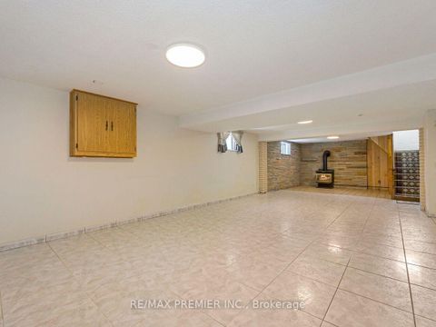 Photo 28 at 7 Mayall Avenue, CFB, Toronto