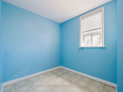 Photo 33 at 7 Mayall Avenue, CFB, Toronto