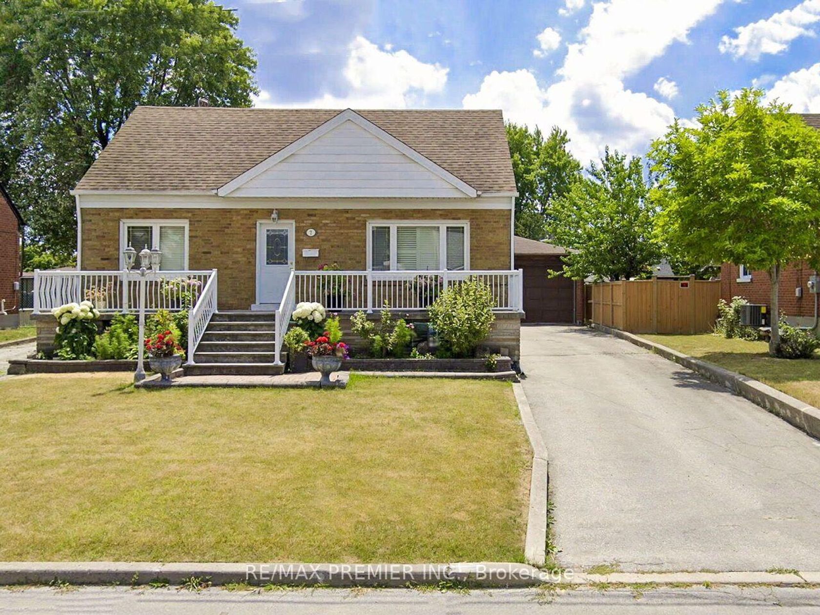 7 Mayall Avenue, CFB, Toronto 