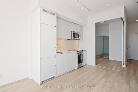 Photo 13 at 421 - 285 Dufferin Street, South Parkdale, Toronto