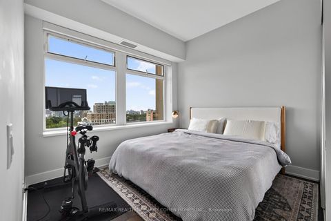 Photo 7 at 1018 - 111 St Clair Avenue W, St. Clair, Toronto