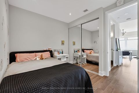 Photo 11 at 1018 - 111 St Clair Avenue W, St. Clair, Toronto