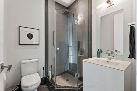 Photo 12 at 1018 - 111 St Clair Avenue W, St. Clair, Toronto