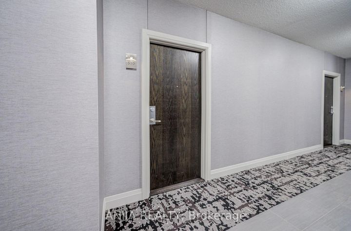 Photo 3 at 510 - 17 Kenaston Gardens, Bayview Village, Toronto