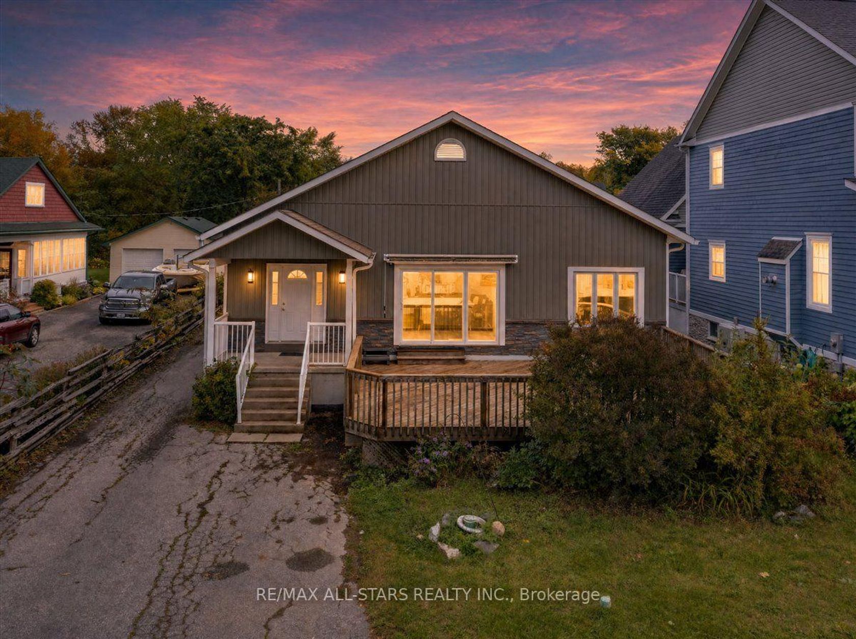 369 Lake Drive, Historic Lakeshore Communities, Georgina photo number 2