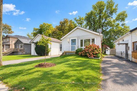 Photo 1 at 39 Rhydwen Avenue, Cliffside, Toronto