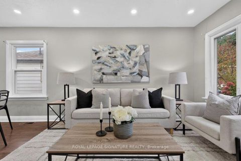 Photo 4 at 39 Rhydwen Avenue, Cliffside, Toronto