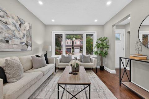 Photo 6 at 39 Rhydwen Avenue, Cliffside, Toronto