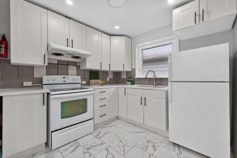 Photo 12 at 39 Rhydwen Avenue, Cliffside, Toronto