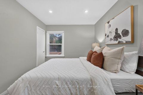 Photo 16 at 39 Rhydwen Avenue, Cliffside, Toronto