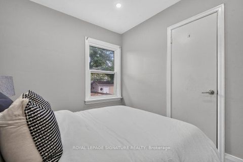 Photo 19 at 39 Rhydwen Avenue, Cliffside, Toronto