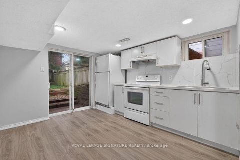 Photo 21 at 39 Rhydwen Avenue, Cliffside, Toronto