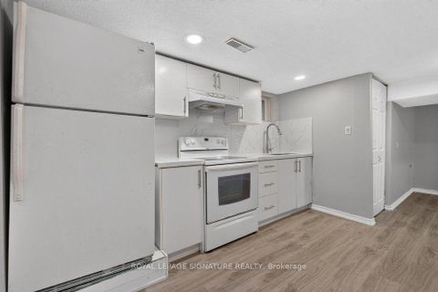 Photo 25 at 39 Rhydwen Avenue, Cliffside, Toronto