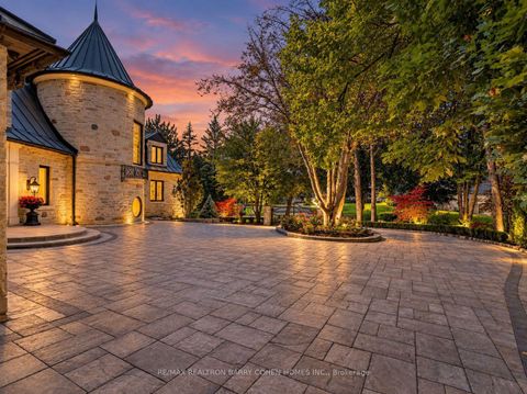 Photo 1 at 25 Tudor Gate, York Mills, Toronto
