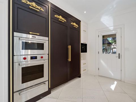 Photo 11 at 25 Tudor Gate, York Mills, Toronto