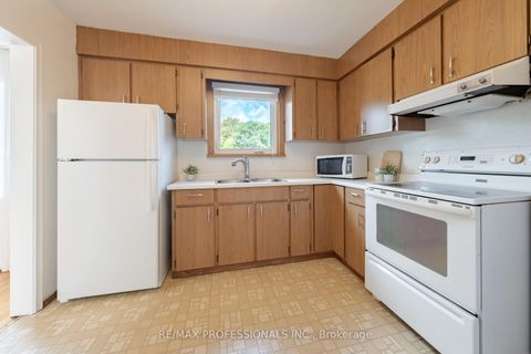 Photo 8 at 228 Eileen Avenue, Smythe, Toronto